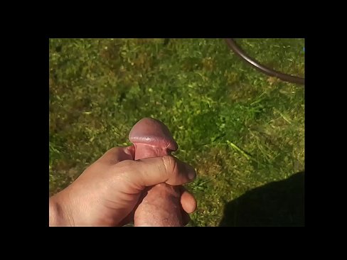 ❤️ Hot hottie gets kanyang pink puki fucked at cums sa isang pumulandit sa isang summer garden Porno vk sa amin ﹏